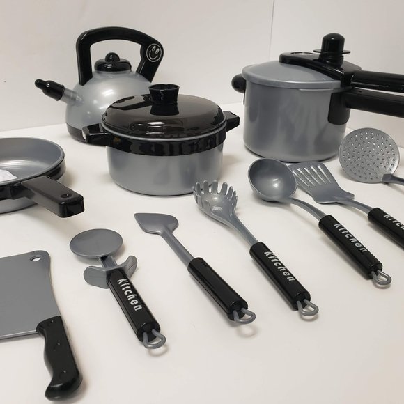 New Kitchen Pots and Pan Set - Picture 8 of 15